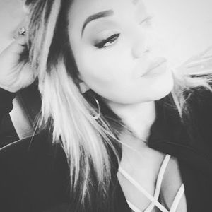 Meet your Posher, Kayla